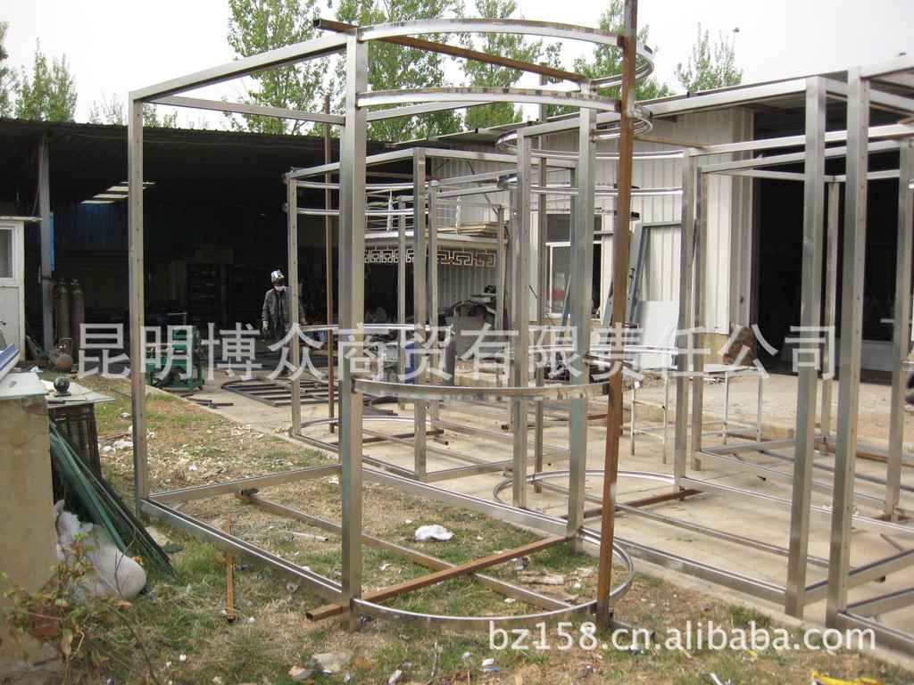 酒店玻璃岗亭云南治安值班亭博众收费亭制作云南岗亭生产厂家