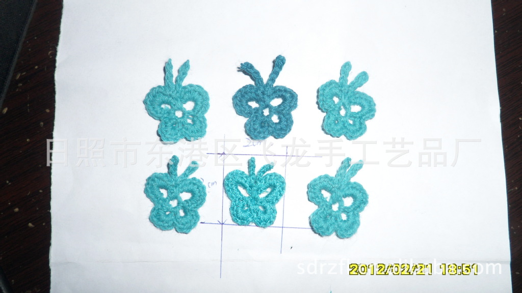 供应手钩蝴蝶花。手工胸花，手工钩编花款式新。品种全