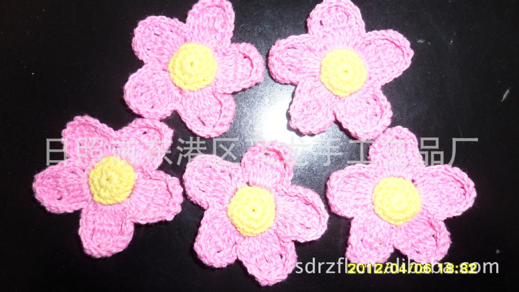 供应手钩花。手工花朵。鞋花。帽花，胸花。可按要求定做