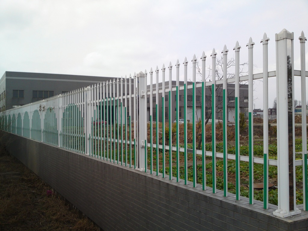 专业生产灵璧草坪护栏 防护栏杆围墙防护栏 锌合金护栏道路护栏