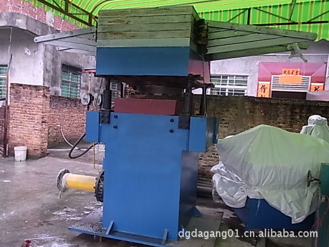 供应二手500T四柱大发泡机 （2011年出厂 机还没有安装）