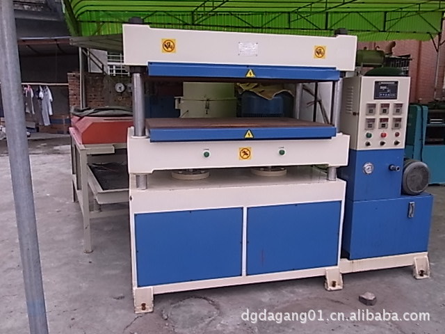 供应二手板面700*1200mm200吨四柱油压机