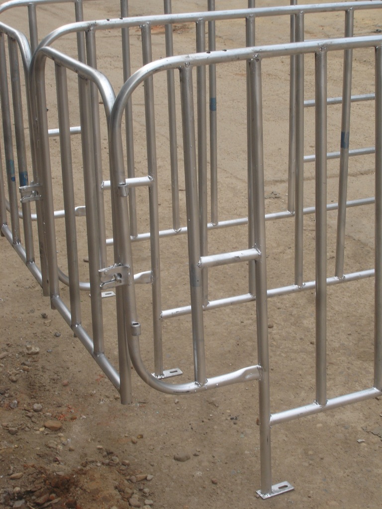 定位栏限位栏母猪单体限位架欧式后翻定位栏自己工厂生产厂家直销