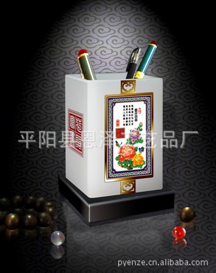 花开富贵琉璃玉方笔筒