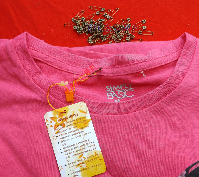 铜绿色安全别针配吊牌绳使用效果