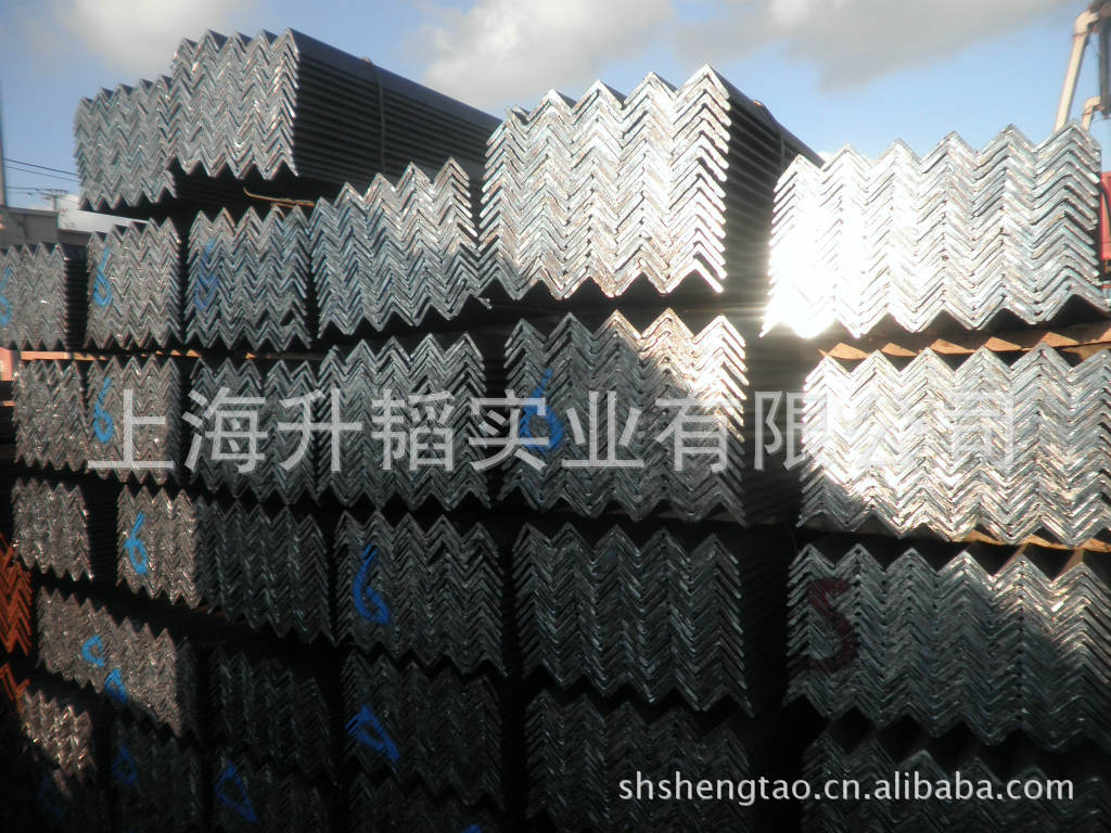 供应4号角钢可定尺8-6米Q235B角钢160*160*16三角铁180*180*18