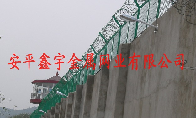 【厂家直销】监狱用护栏网、钢网墙、刺网护栏网