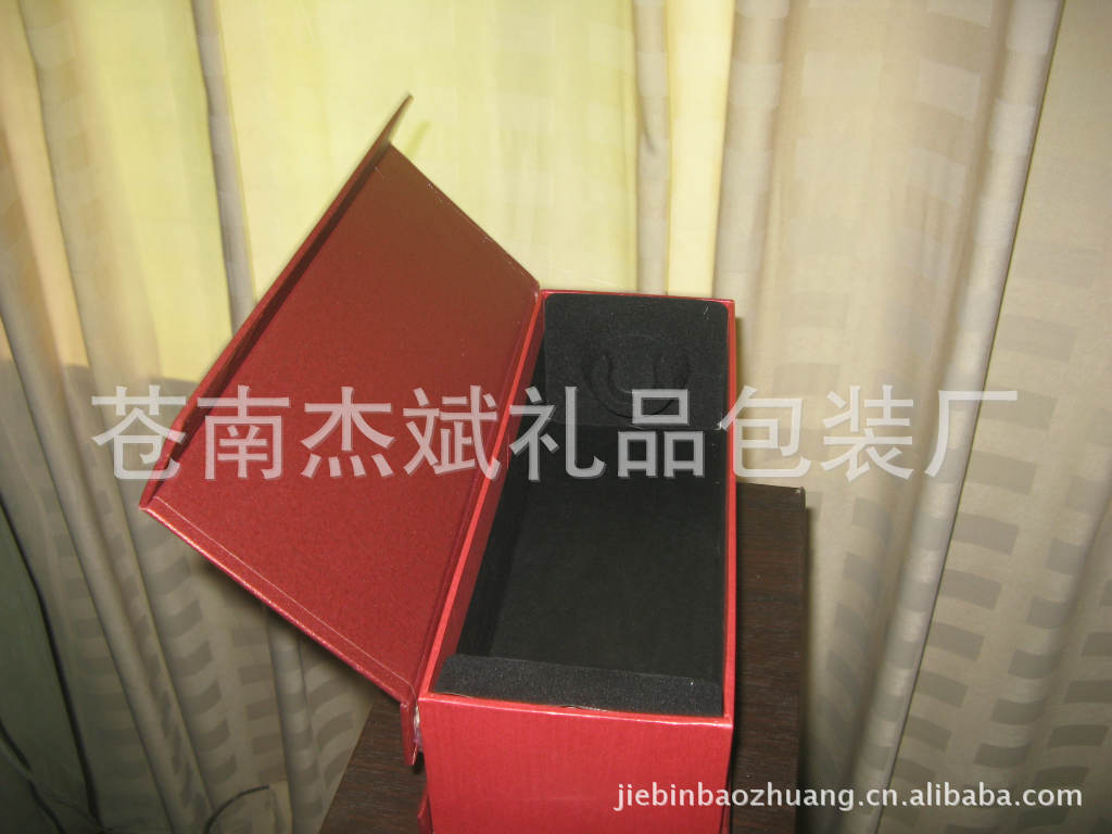 红礼品盒