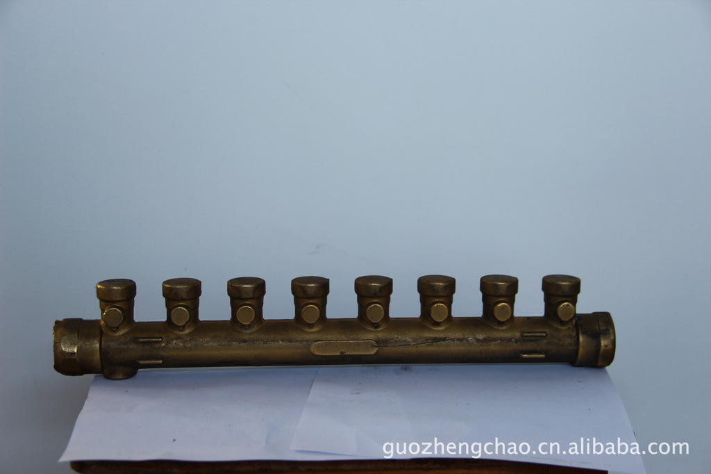 提供黄铜连体地暖分集水器锻造红冲加工2路-8路,热量表红冲加工