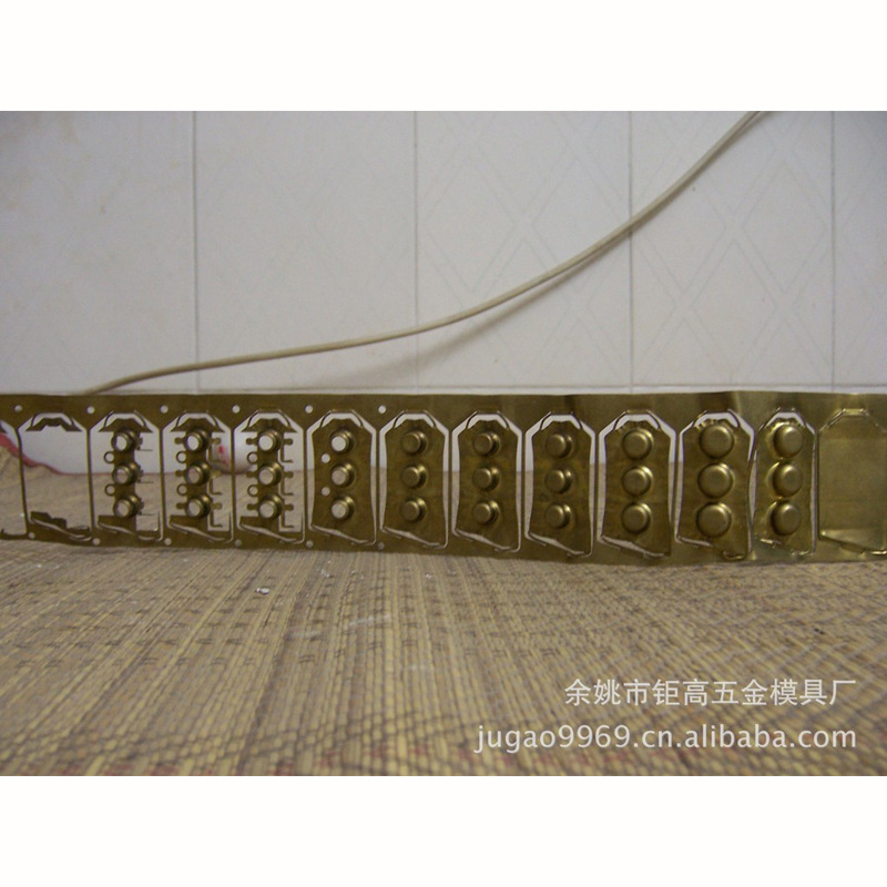 供应各种型号款式精密冲压模具 金属冲裁模 五金零件冲床加工