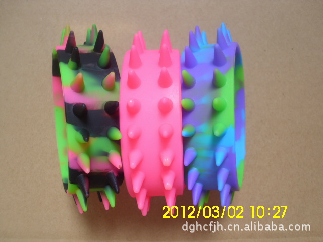 硅胶键盘 硅胶按键 硅胶蛋糕模 硅胶手表 硅胶手环带齿