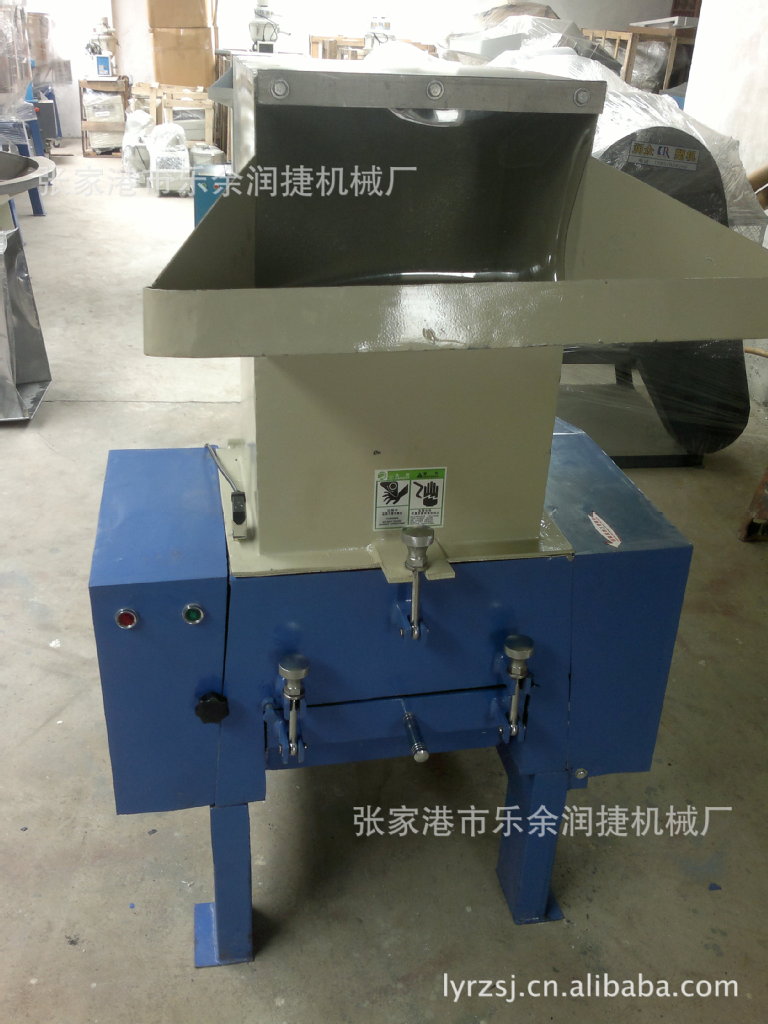 供应15KW布料粉碎机 布料破碎机 20HP布料撕碎机 蛇皮袋粉碎机