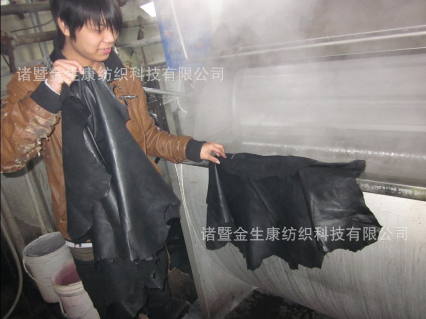触屏手套皮革面料加工，来皮料和皮手套做触屏导电功能的加工