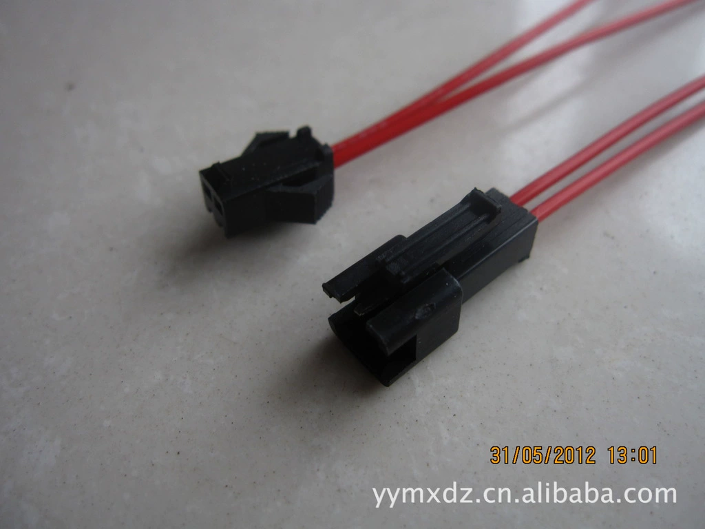 Производитель поставляет светодиодную лампу для самки, кабели для самки, вилки питания