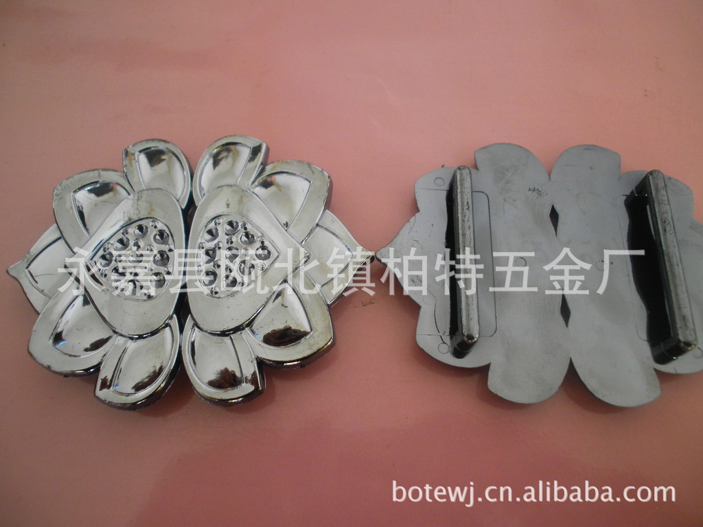 厂家直销服饰装饰扣，质量可靠、款式新颖