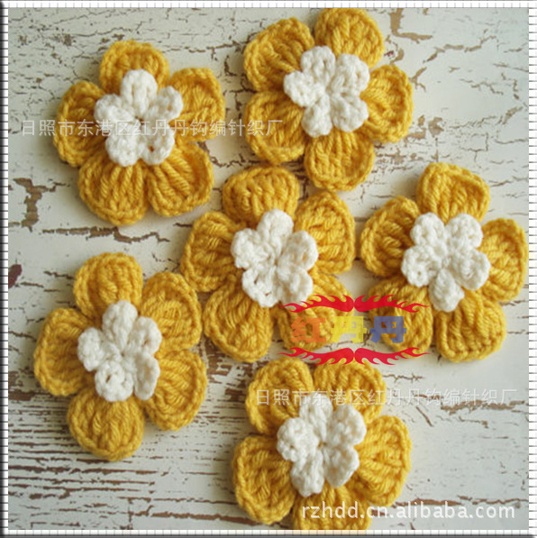 日照红丹丹钩编厂供应各种色彩全手工外贸出口勾针花手钩花。0094