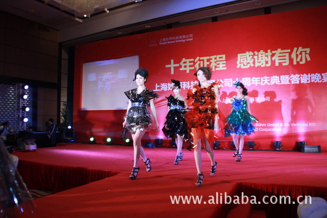 富丽上演时装秀 妙声科技十周年庆典隆重举行