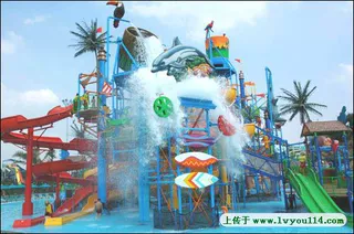 泸州市彩虹滑梯户外水上滑梯儿童戏水小品大型水上乐园游乐场设备
