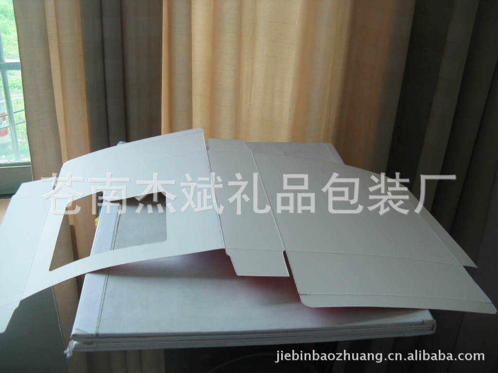 化妆品白卡盒子，纸盒。。礼盒。硬纸盒