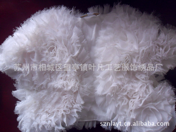 厂家供应白色衣服辅料雪纺拉毛盘花小披肩