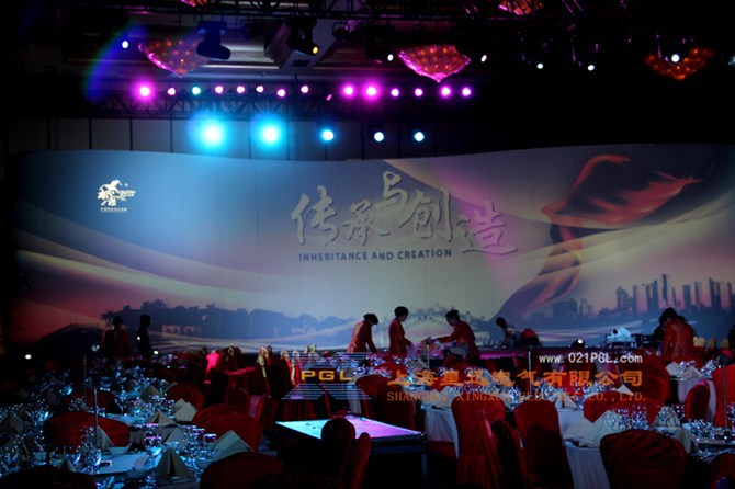 户外大功率巨幅投影广告投影 户外广告投影