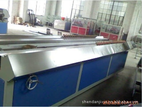 供应PP,PE,PVC板材生产线挤出机生产线