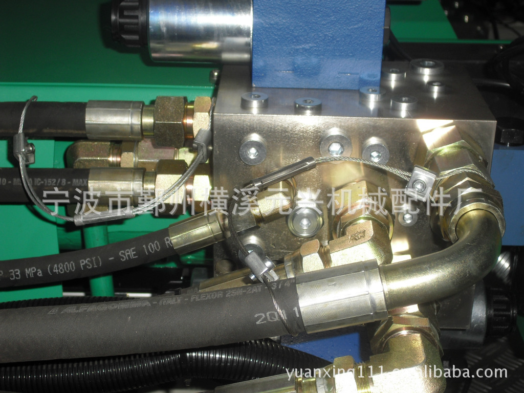 液压工程机械设备元兴油管防爆安全装置