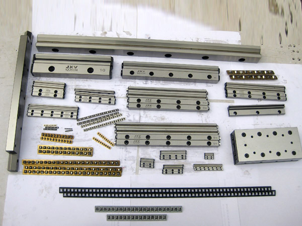 生产精密滚柱导轨、滚子导轨、滚针导轨