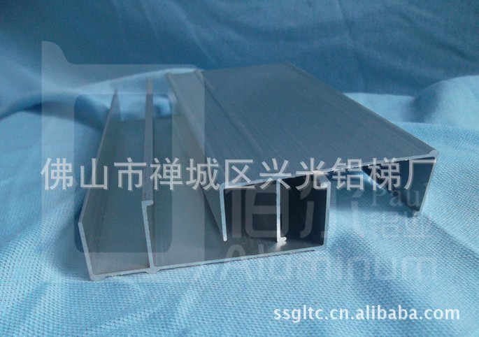 现货铝型材佛山兴光铝业升降梯柱梯级型材人字梯型材家用梯顶材料