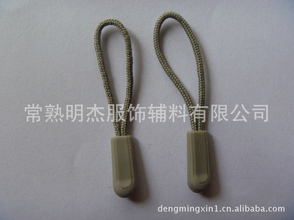 常熟厂家生产 注塑拉头 拉片  拉链头 pcv绳子拉袢 无字通用