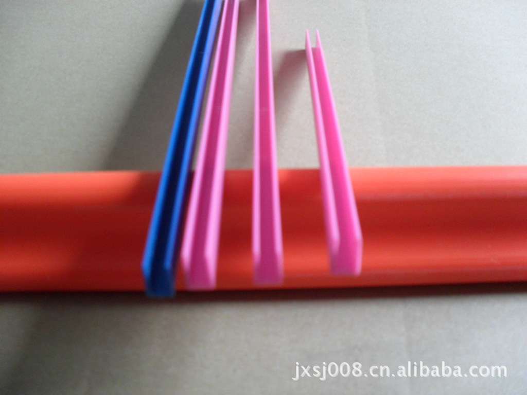 供应塑料包边条，PVC边条，U形条，写字板包边条