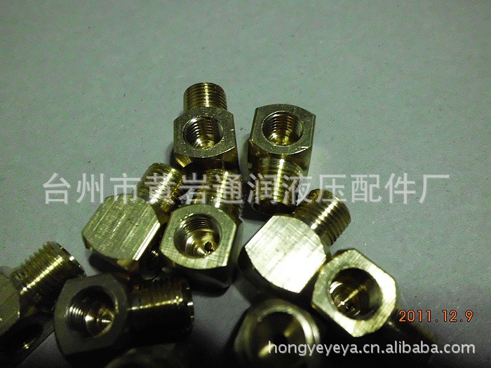 厂家供应8*1内卡式平面直角接头