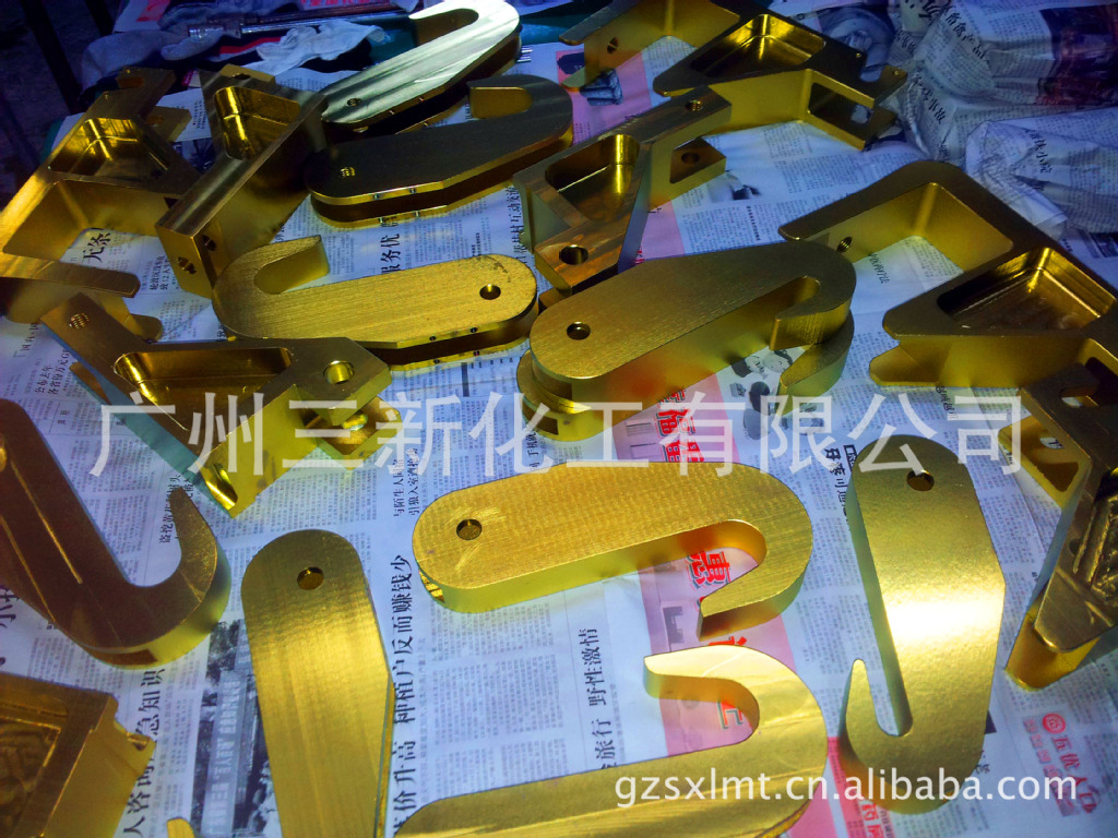 钛合金构件阳极氧化着色