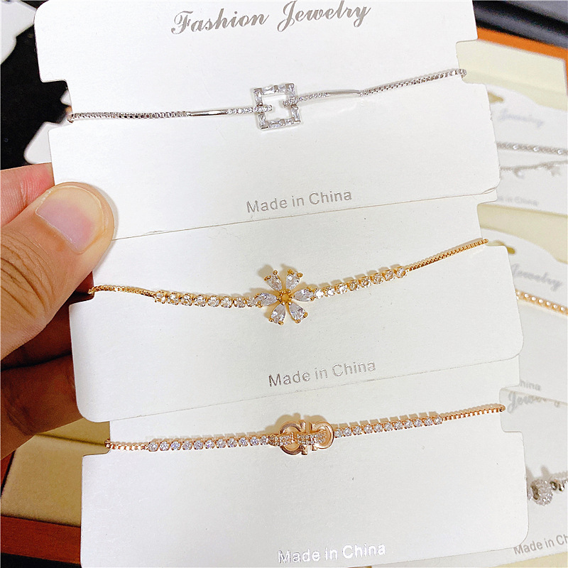 Pulsera ajustable chapada en oro con circonitas para mujer elegante_voghion.com
