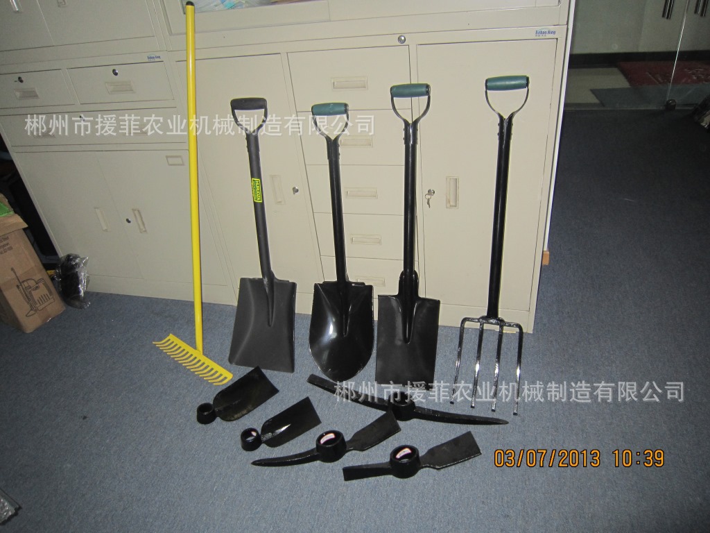 出口南非农具，赞比亚津巴布韦连体铁锹，铁耙，铁叉，钢镐，锄头