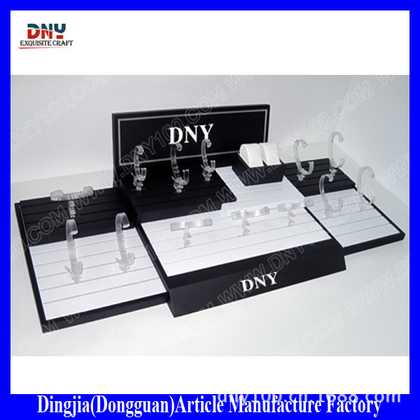 供应MDF白色哑光手表道具展示架、木制手表展示架饰品