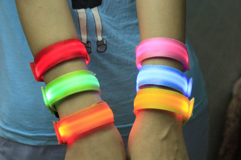 LED发光手腕带大号和小号6个色现货供应 (47)