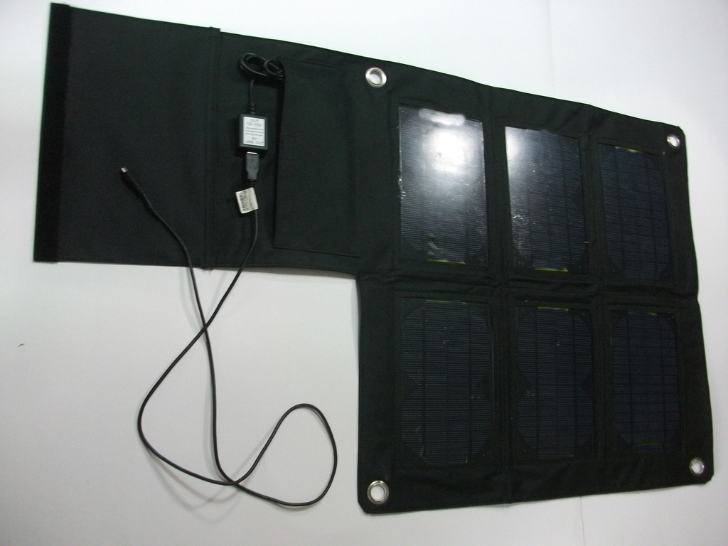 生产太阳能充电包 现货 45W 抗震救灾太阳能应急充电器工具包