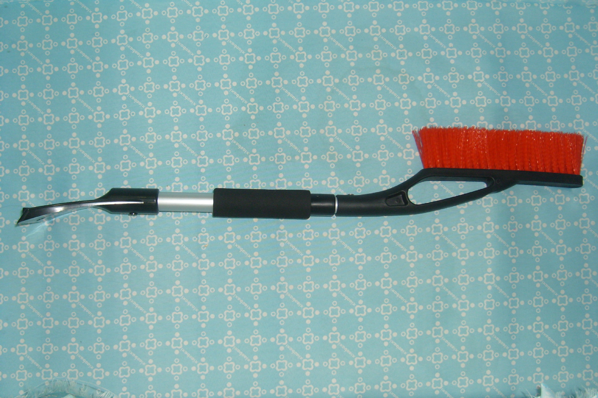 伸缩雪铲（伸长后86CM）、铝杆两用雪铲，多用途伸缩冰铲