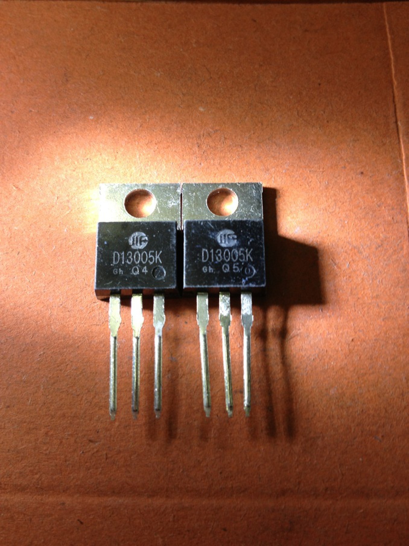 供应三极管华威散新D13005K