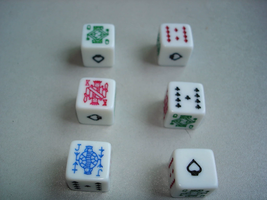 Производитель игральных костей