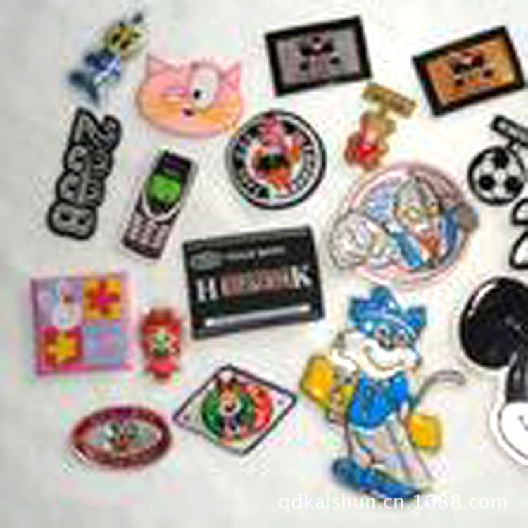 厂家订制各类领标 商标 压花变色字母丝印pu五金皮标logo免费打样