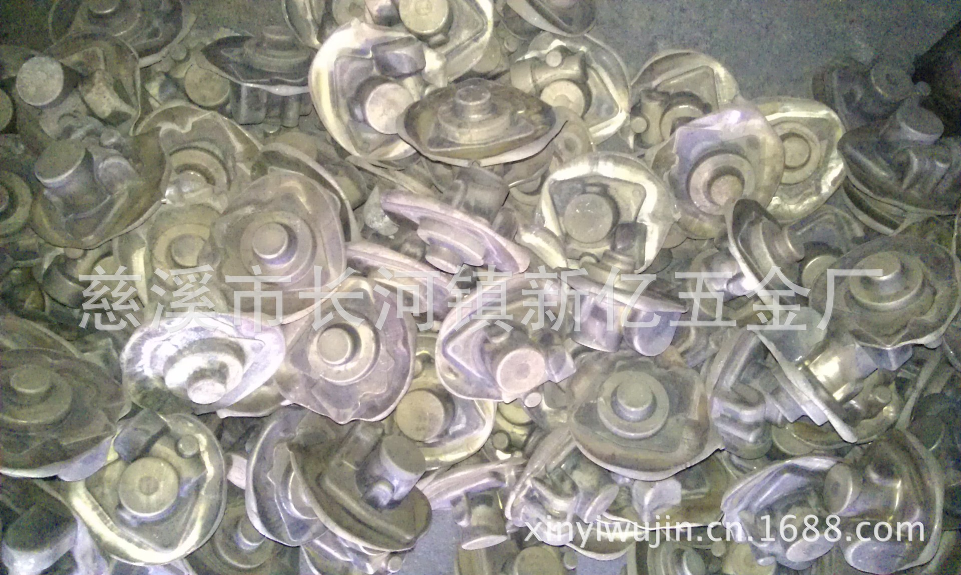 生产黄铜锻压件，铝合金件，精密紫铜挤压件，红冲件，黄铜制品