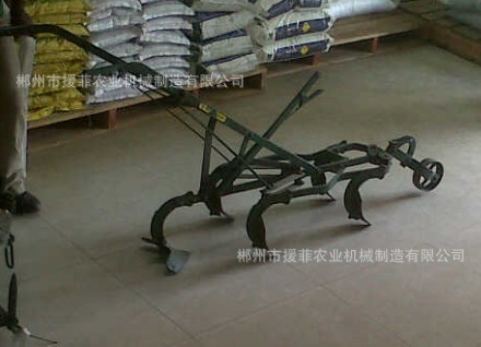 大量供应出口非洲畜力犁 ，步犁 ，畜力牵引犁，玉米播种机，犁耙