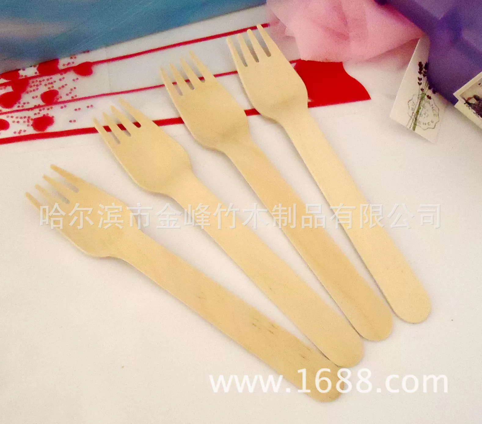 Продам одноразовые деревянные столовые приборы, вилки, ложки и посуда.