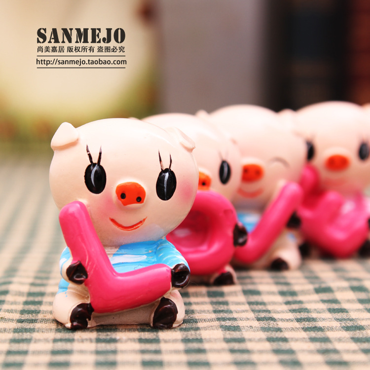 [ Love Shangmei Jia]Countryside Coloured drawing a doll Resin crafts gift /love Piggy trumpet Decoration