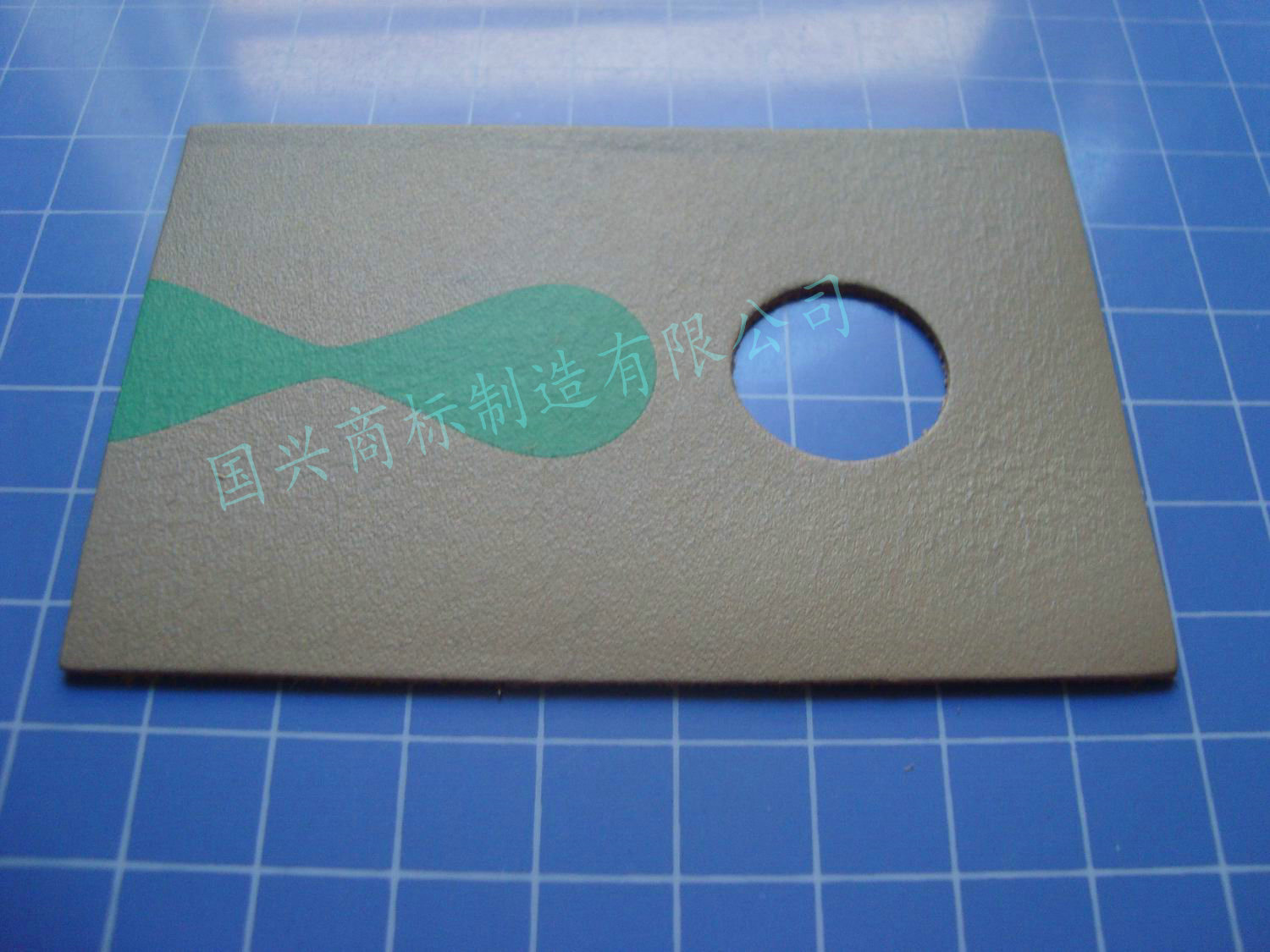 金山区皮牌厂f专业订做牛仔裤LOGO皮标 凹凸电压皮牌t恤商标