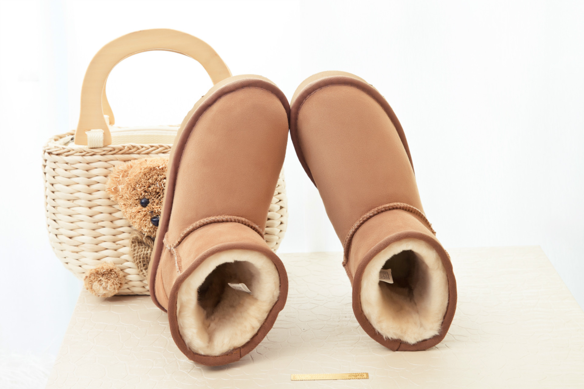 1049898056_1793995830