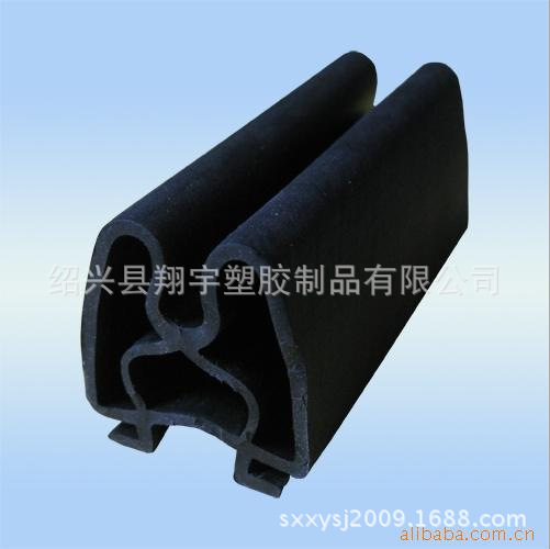 厂家供应 PVC软型材 PVC塑料型材 优质PVC型材 滑雪车配件