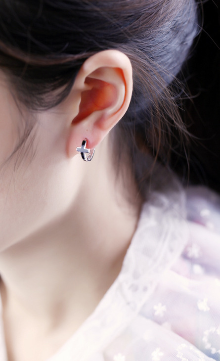 925 pendientes de plata de ley pendientes cruzados al por mayor de los hombres y las mujeres pendientes de moda de estilo coreano todo-juego